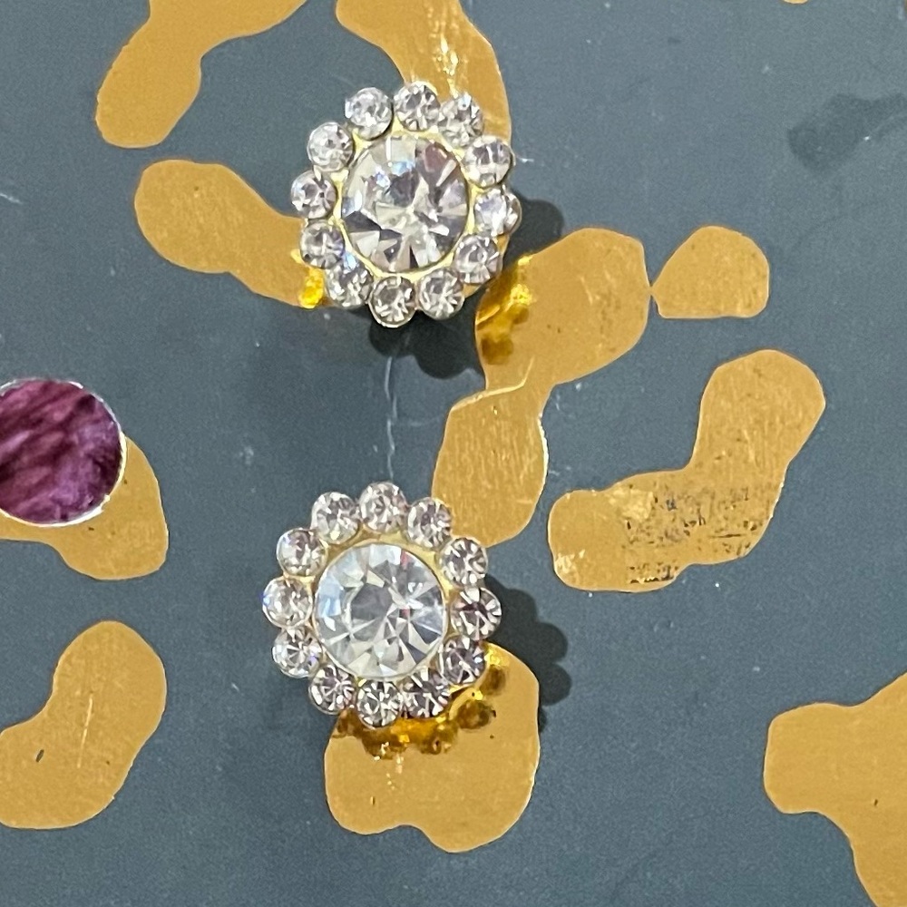 Babies /Toddler girls Post Earrings Cubic Zirconia & gold tone Flower Stud NWOT